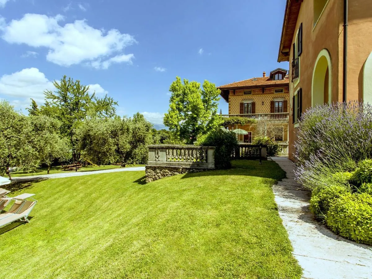 Cozy Holiday Home In Manerba Del Garda With Pool