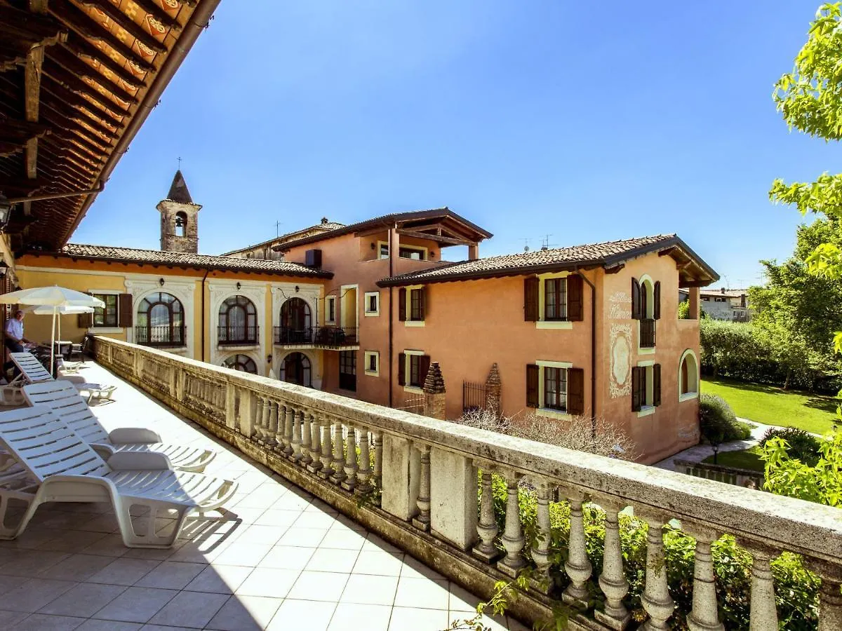 Cozy Holiday Home In Manerba Del Garda With Pool