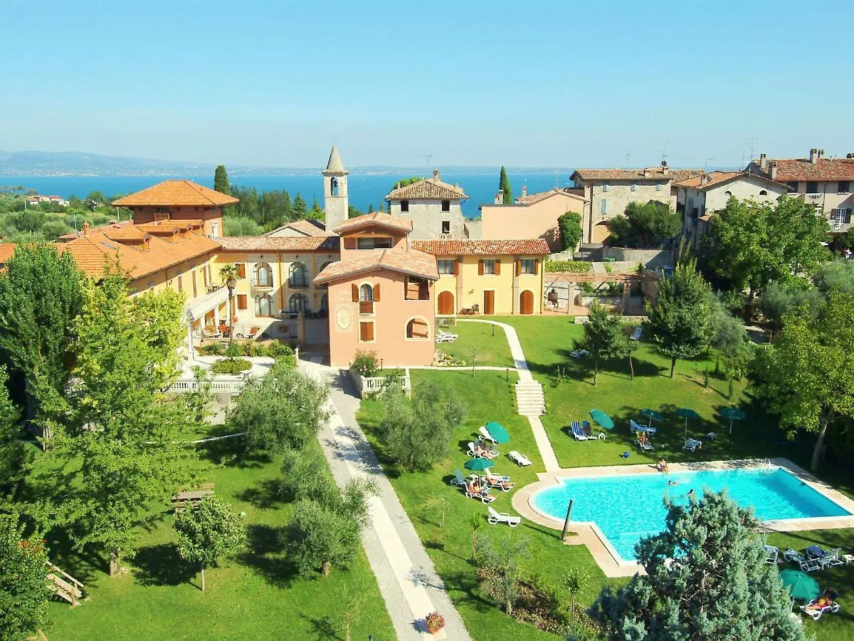 Cozy Holiday Home In Manerba Del Garda With Pool